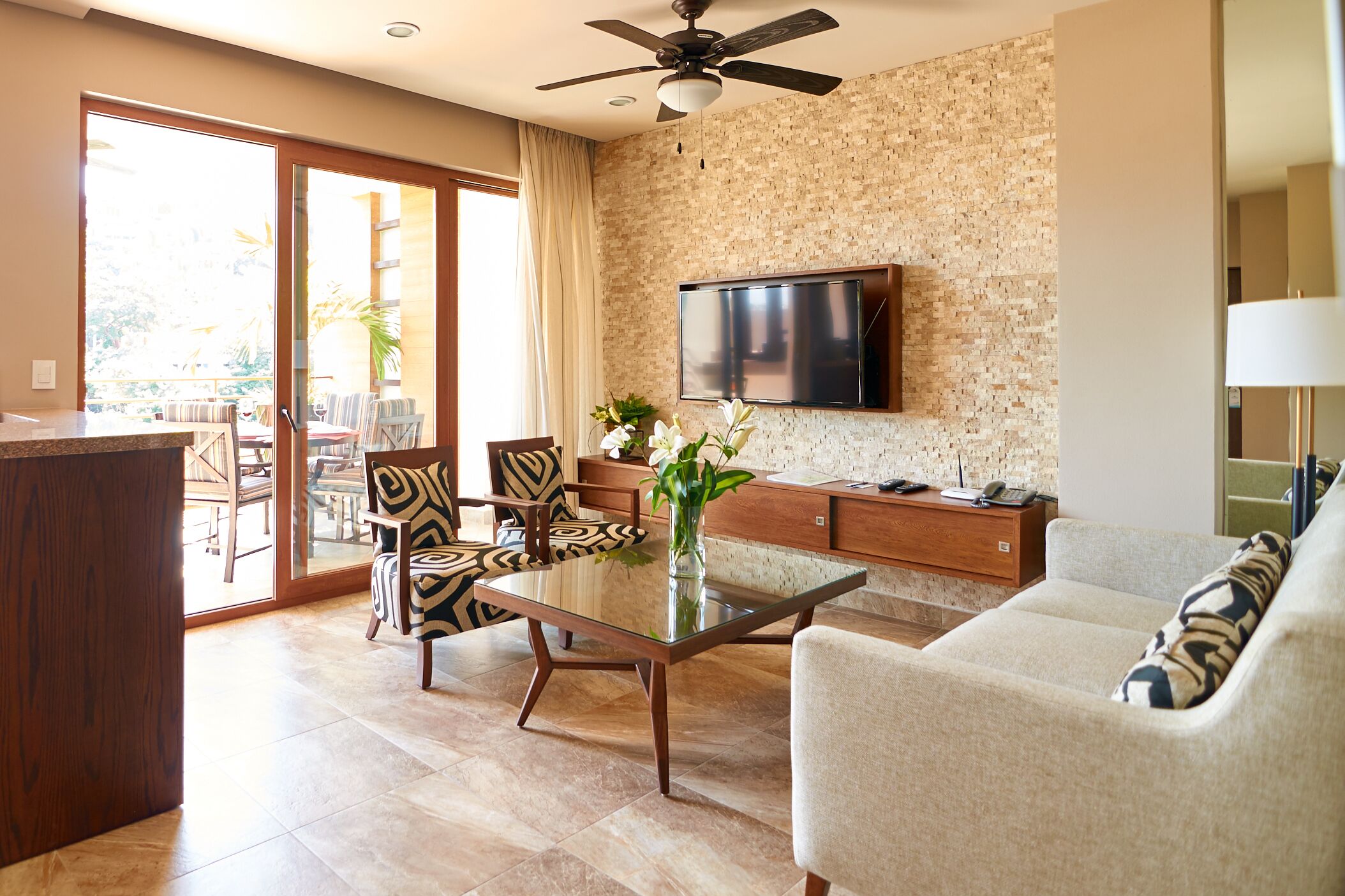 1 bed 1 bath Mountain View Suite · R507