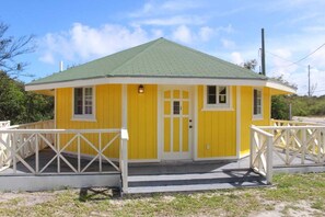 Exterior - Lovely cottage on the Bahamas beach (South Andros)