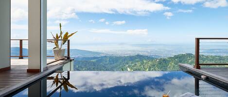 Et oppvarmet basseng