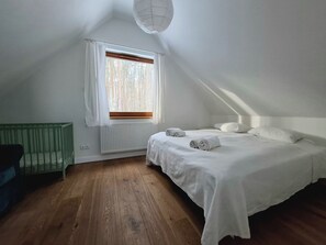 2 chambres, fer et planche à repasser, accès Internet, draps fournis