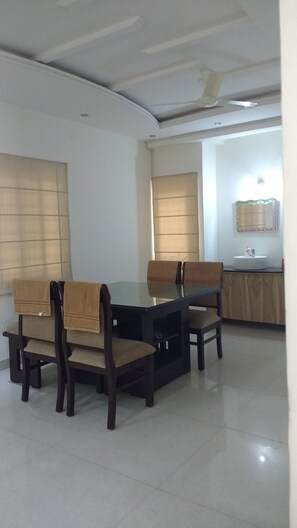 Dining - 3 Bed Room Hitech Shilparamam Guest House (Hyderabad)