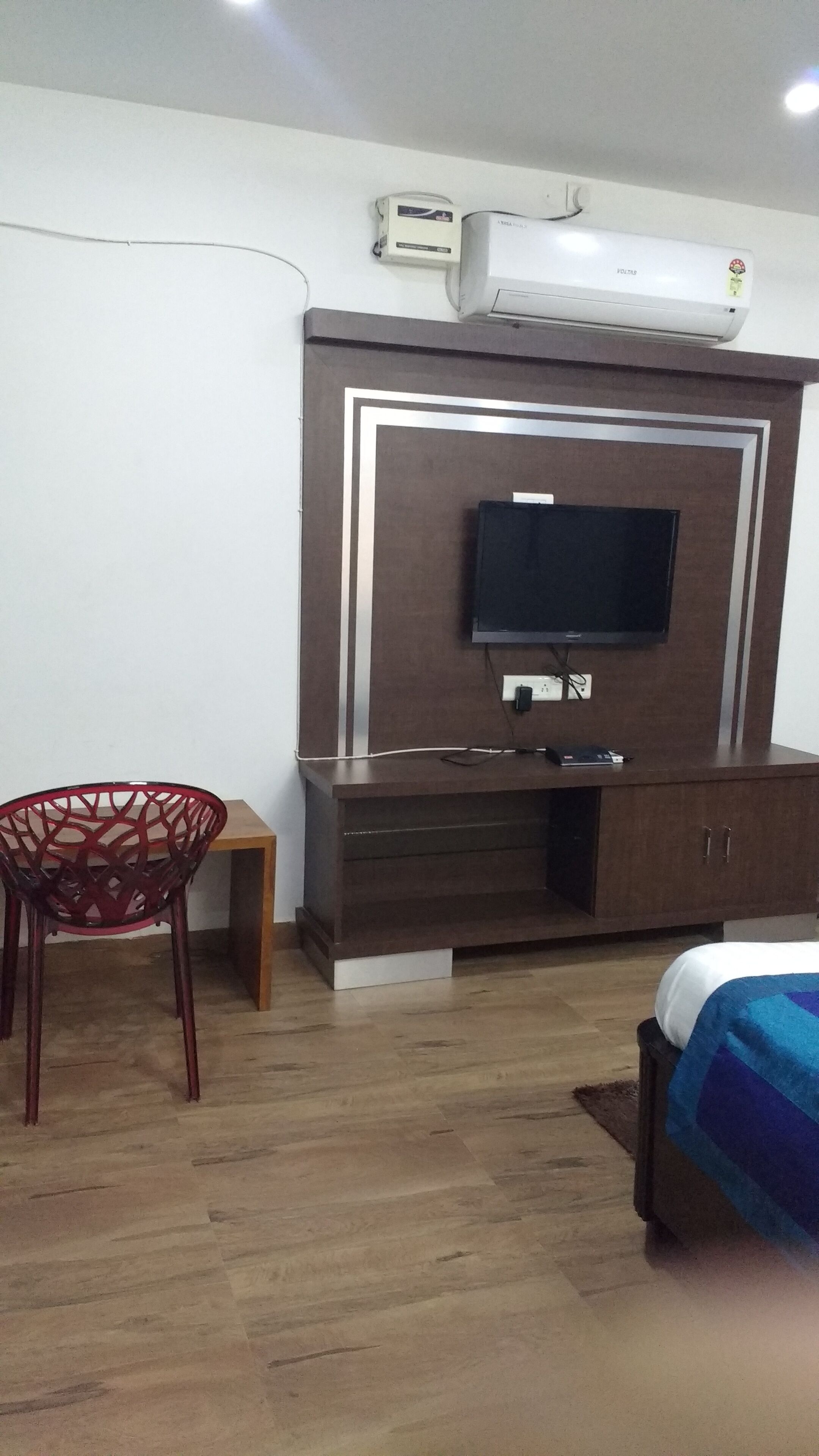 3 Bed Room Hitech Shilparamam Guest House