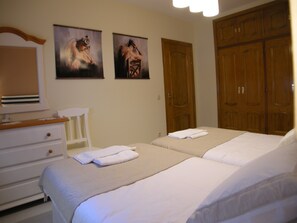 3 bedrooms, iron/ironing board, free WiFi, bed sheets