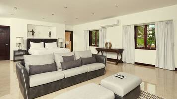 7 bedrooms, travel crib, free WiFi, bed sheets