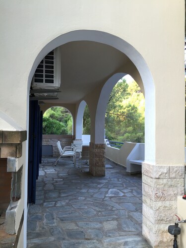 Modern villa in Kanapitsa, Skiathos 