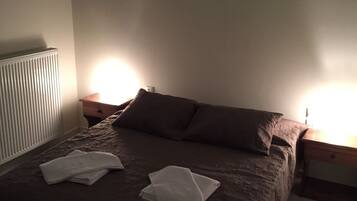 5 habitaciones, tabla de planchar con plancha, wifi y ropa de cama