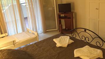 5 habitaciones, tabla de planchar con plancha, wifi y ropa de cama