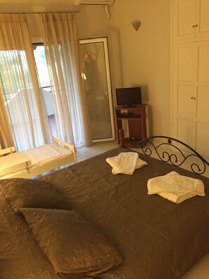 5 chambres, fer et planche à repasser, Wi-Fi, literie fournie