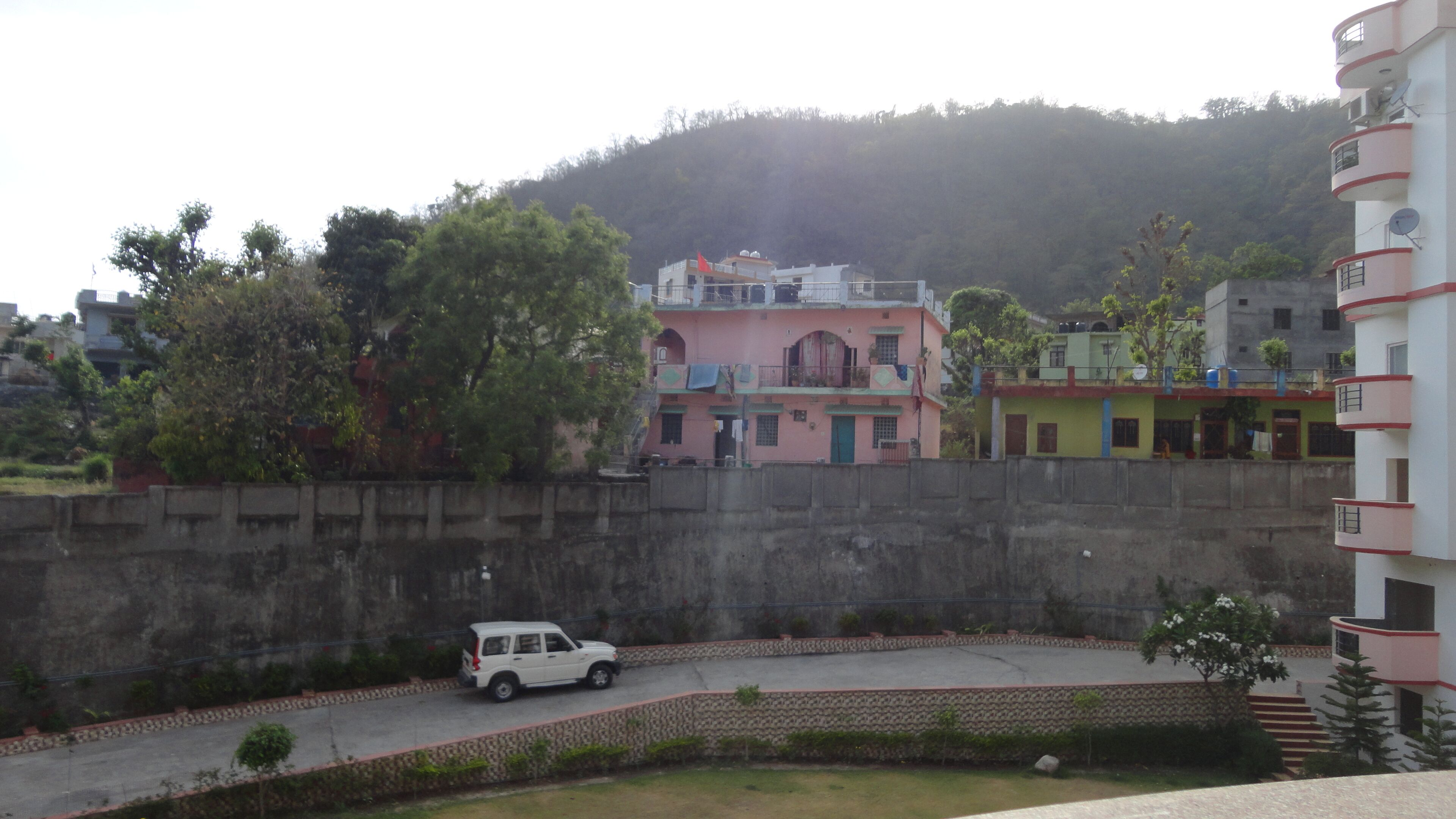 Entire Serviced Apartment with Hill View