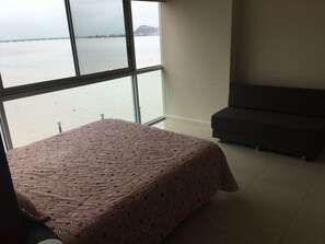 2 dormitorios, tabla de planchar con plancha, wifi y ropa de cama