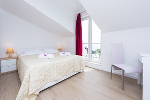 4 habitaciones, tabla de planchar con plancha, internet y ropa de cama 