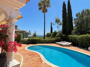 A heated pool - Beautifully renovated villa with sea view on exclusive location (Carvoeiro-alfanzina)