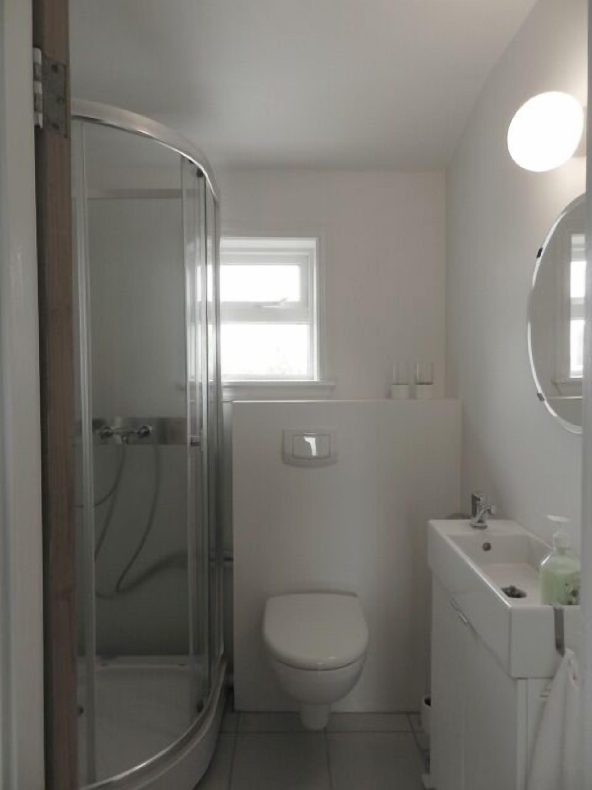 Shower, towels