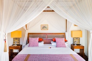 4 bedrooms, in-room safe, iron/ironing board, WiFi - Spacious 4 BedRooms villa Seminyak ( Villa Santi) (Bali)
