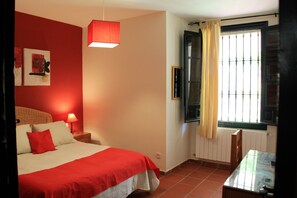 3 bedrooms, iron/ironing board, Internet, bed sheets