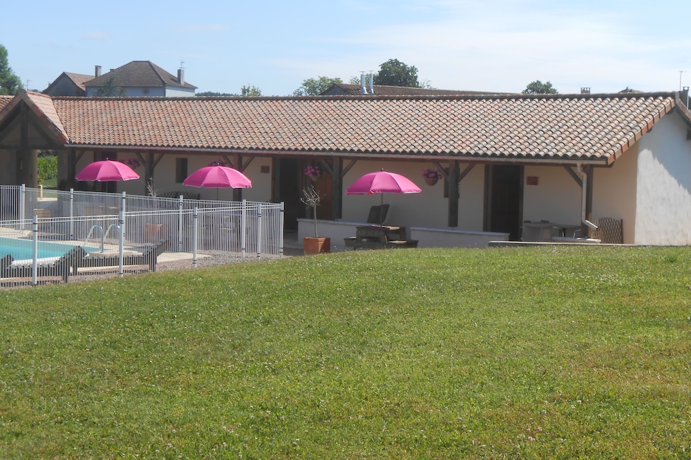 Studio apartment Rose in the Dordogne, with swimming pool & magnificent view