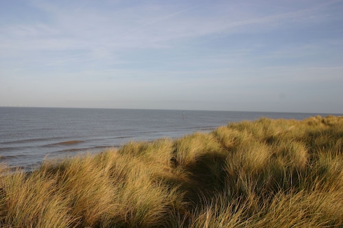 Beach Links Holiday bungalow Prestatyn 400 yards from sandy beach, with Hot Tub
