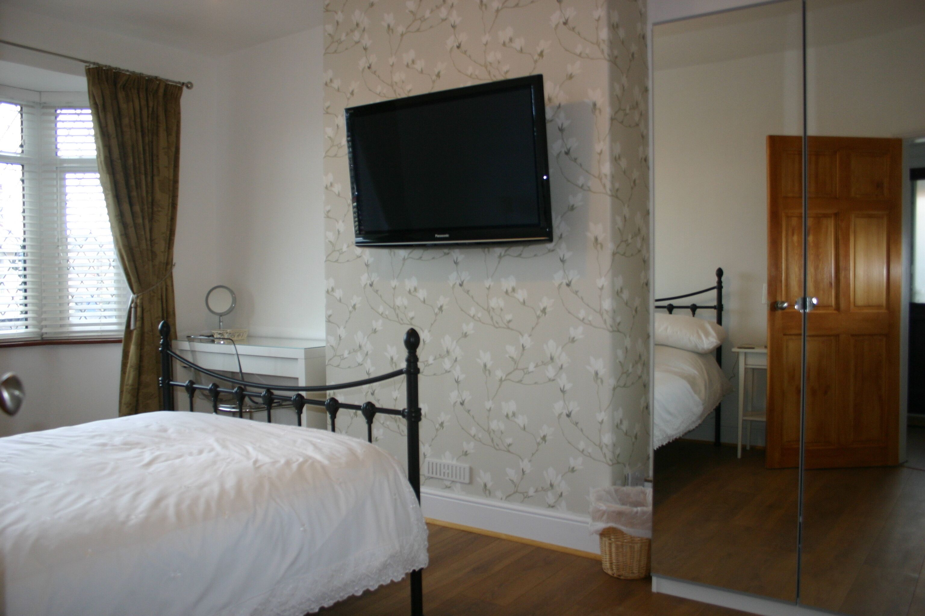 Beach Links Holiday bungalow 400 yards from golden sandy beach with Hot Tub