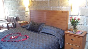 8 bedrooms, WiFi - Your House in Valle, 8 rooms with all services in Avandaro (Valle de Bravo)