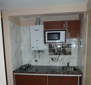 冷蔵庫、電子レンジ、コーヒー / ティーメーカー、トースター