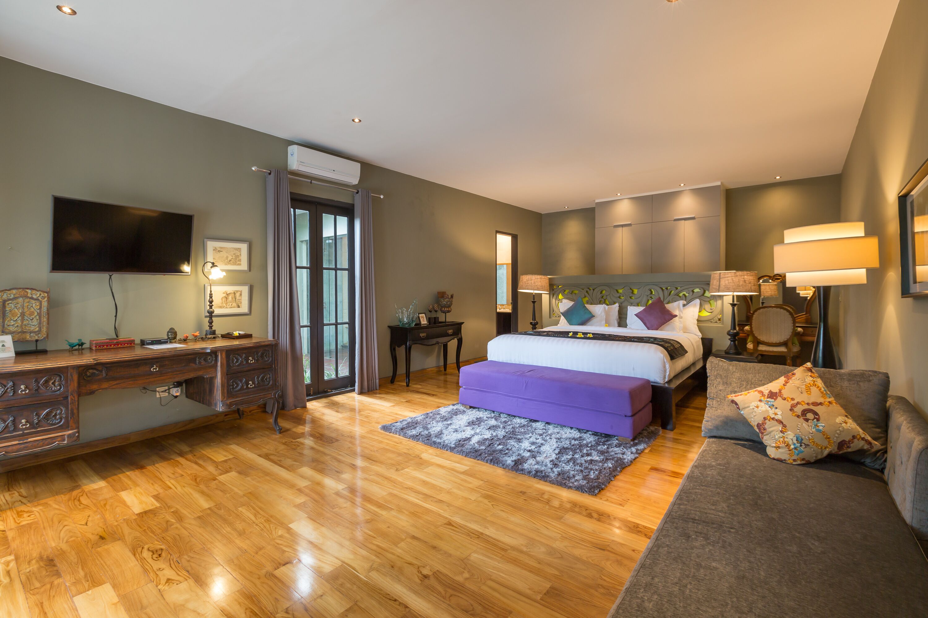 STUNNING and VINTAGE Villa Near The BEACH in Canggu