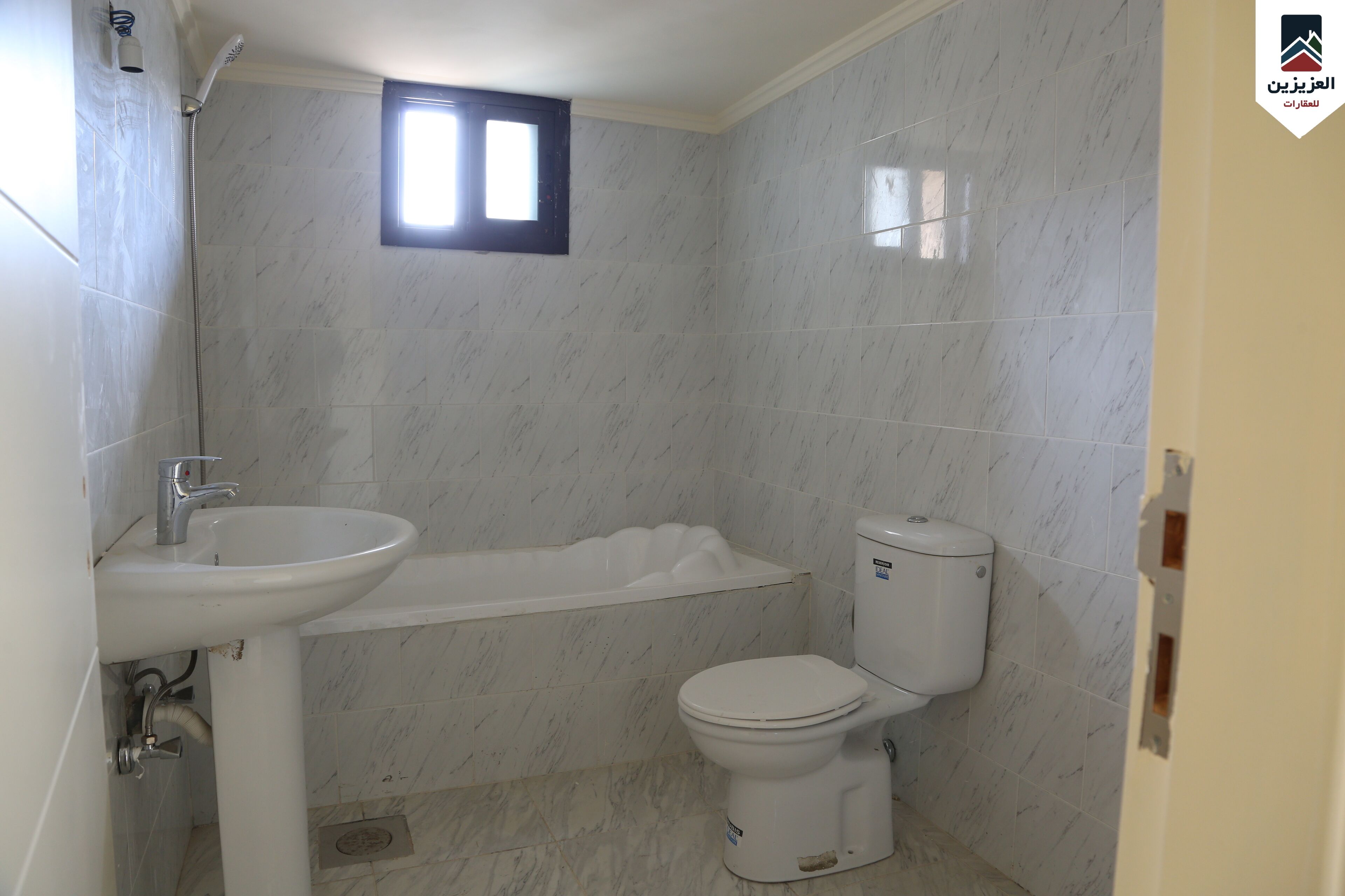 Duschwanne, Haartrockner, Bidet