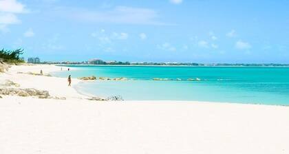 Pelican Vista: 150 yards from Grace Bay Beach!