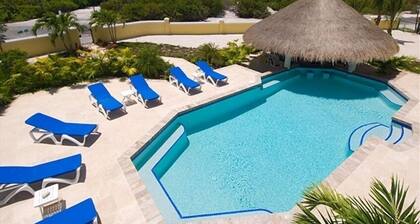 Pelican Vista: 150 yards from Grace Bay Beach!