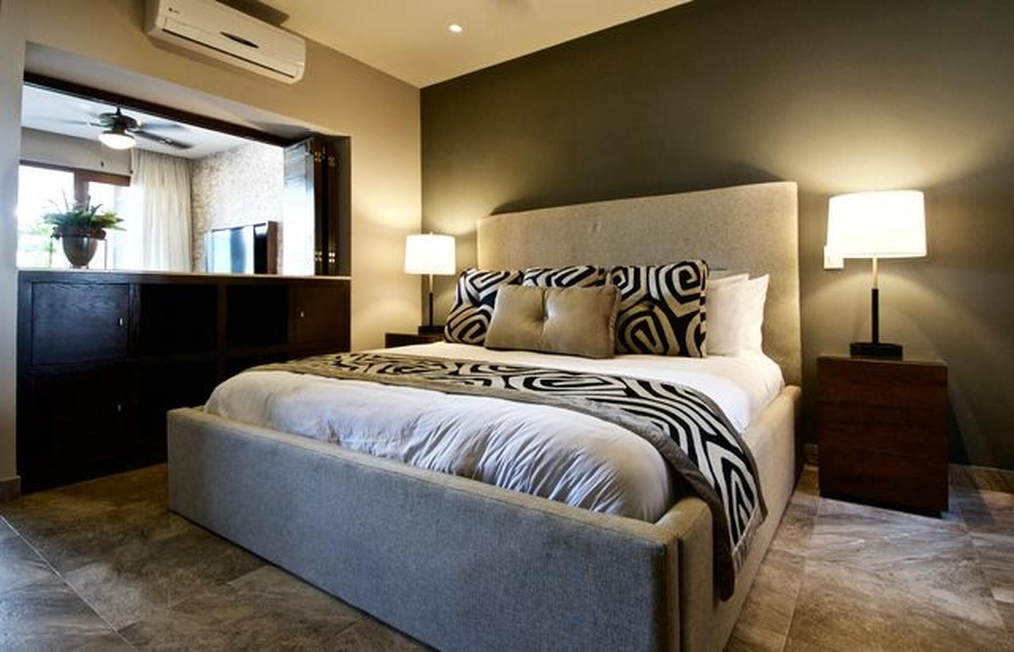 1 bed 1 bath Mountain View Suite · R406