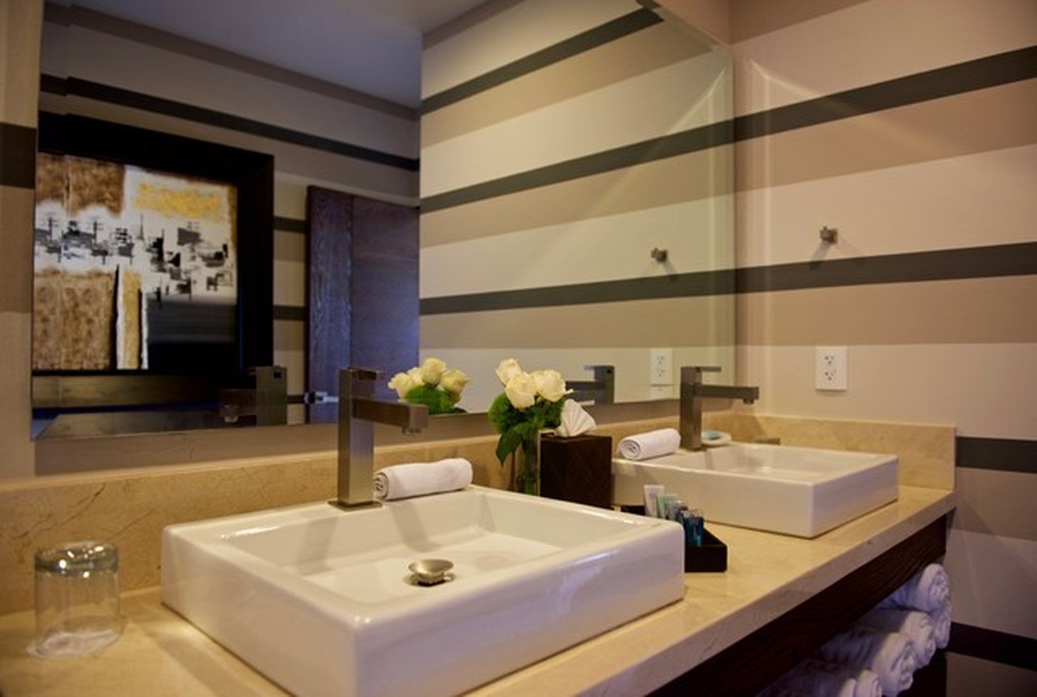 1 bed 1 bath Mountain View Suite · R406