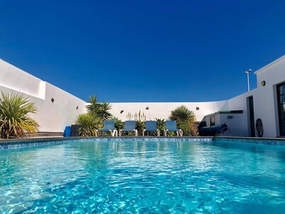 4 Bedroom, 3 Bathroom, Large Heated Pool, 20 Minute Walk to Playa Blanca Town