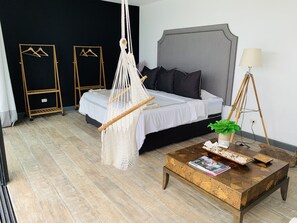 6 bedrooms, desk, iron/ironing board, free WiFi - Modern paradise at the golf resort (Alotenango)