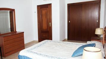 2 chambres, fer et planche Ă repasser, draps fournis