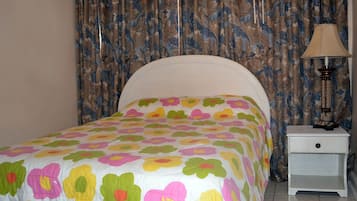 1 habitación, tabla de planchar con plancha, internet y ropa de cama