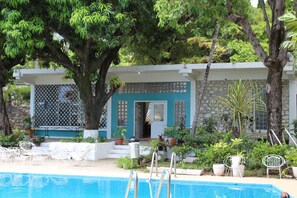 Pool - Villa Orison Christian Guesthouse and Retreat Centre (Carrefour)
