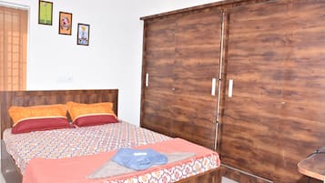 1 bedroom, iron/ironing board, internet, bed sheets
