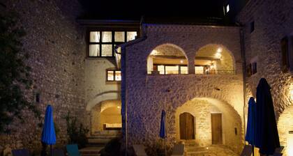 LAURIERS -MAGNIFIQUE GITE CENTRE DE VALLON PONT D'ARC- ménage et linge inclus