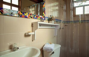 Shower, towels, soap, toilet paper - Cabaña de madera Ojo de Agua (Villa de Leyva,)