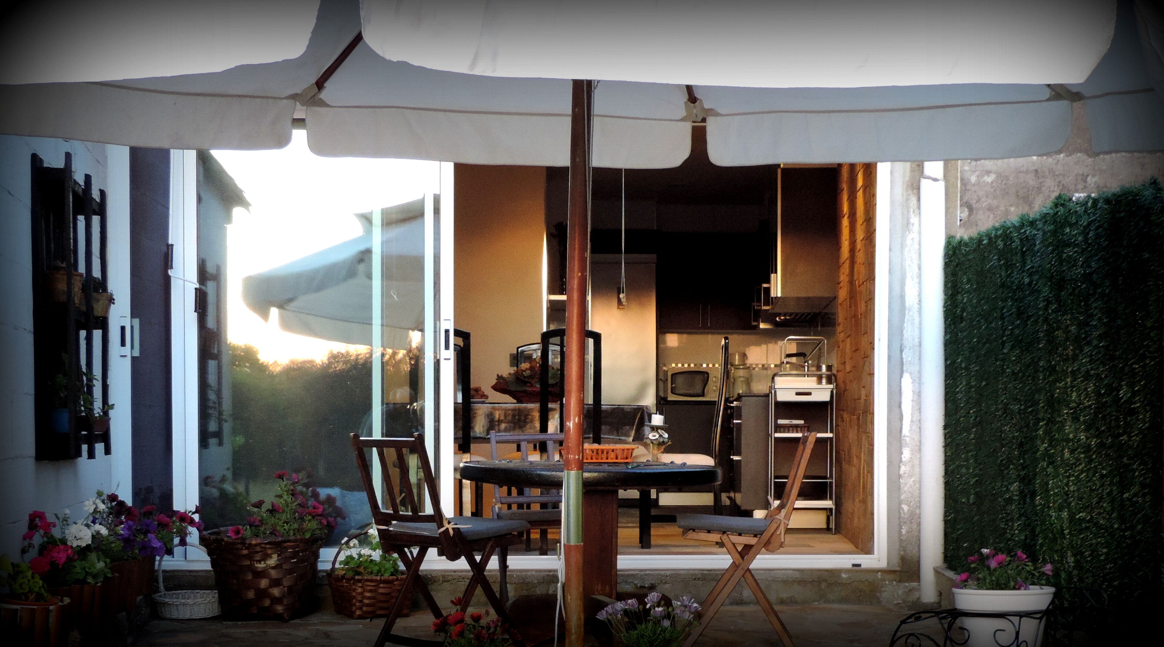 Dlaya House. Santiago's road