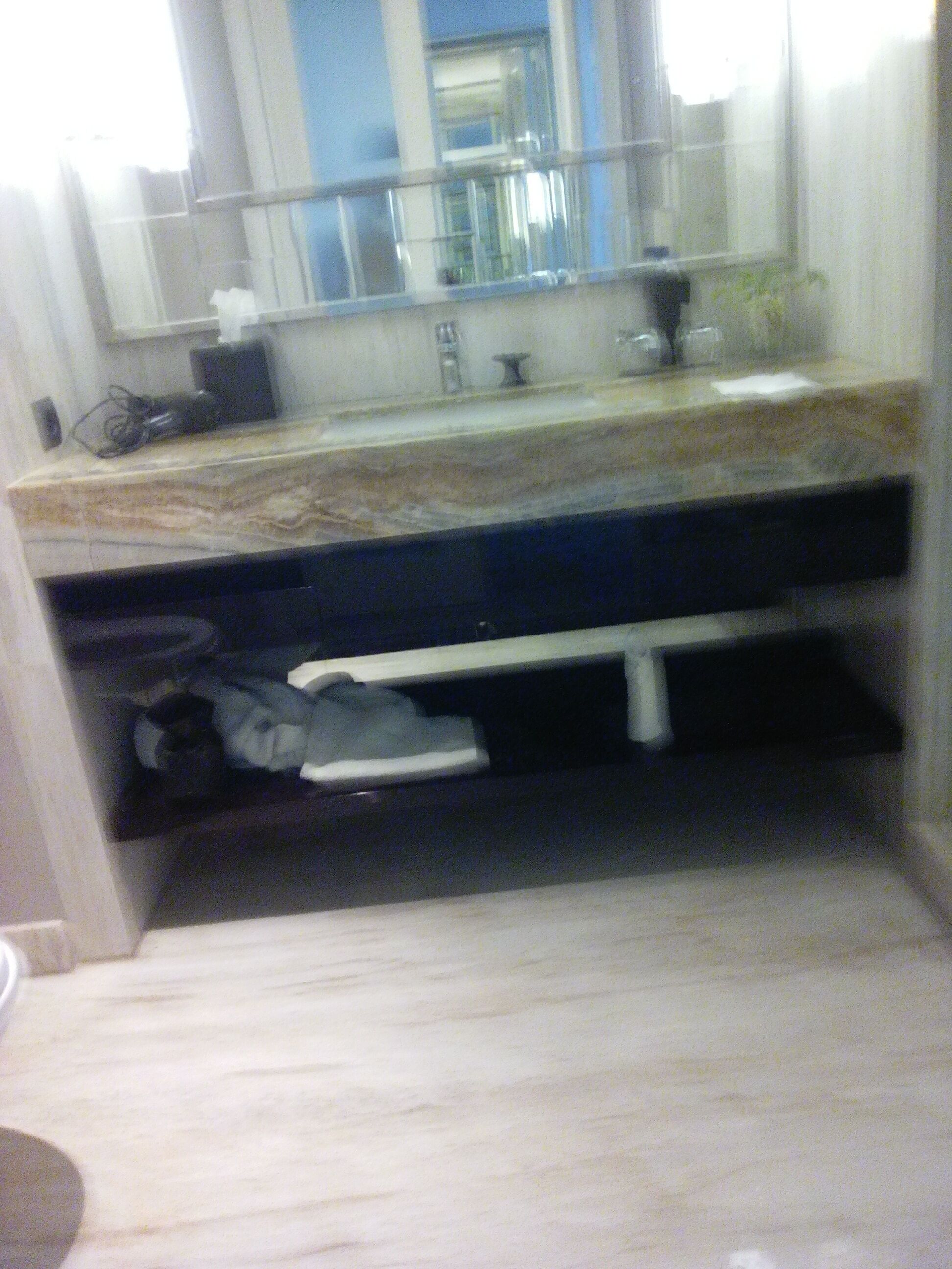 1 King Bed Apartment.