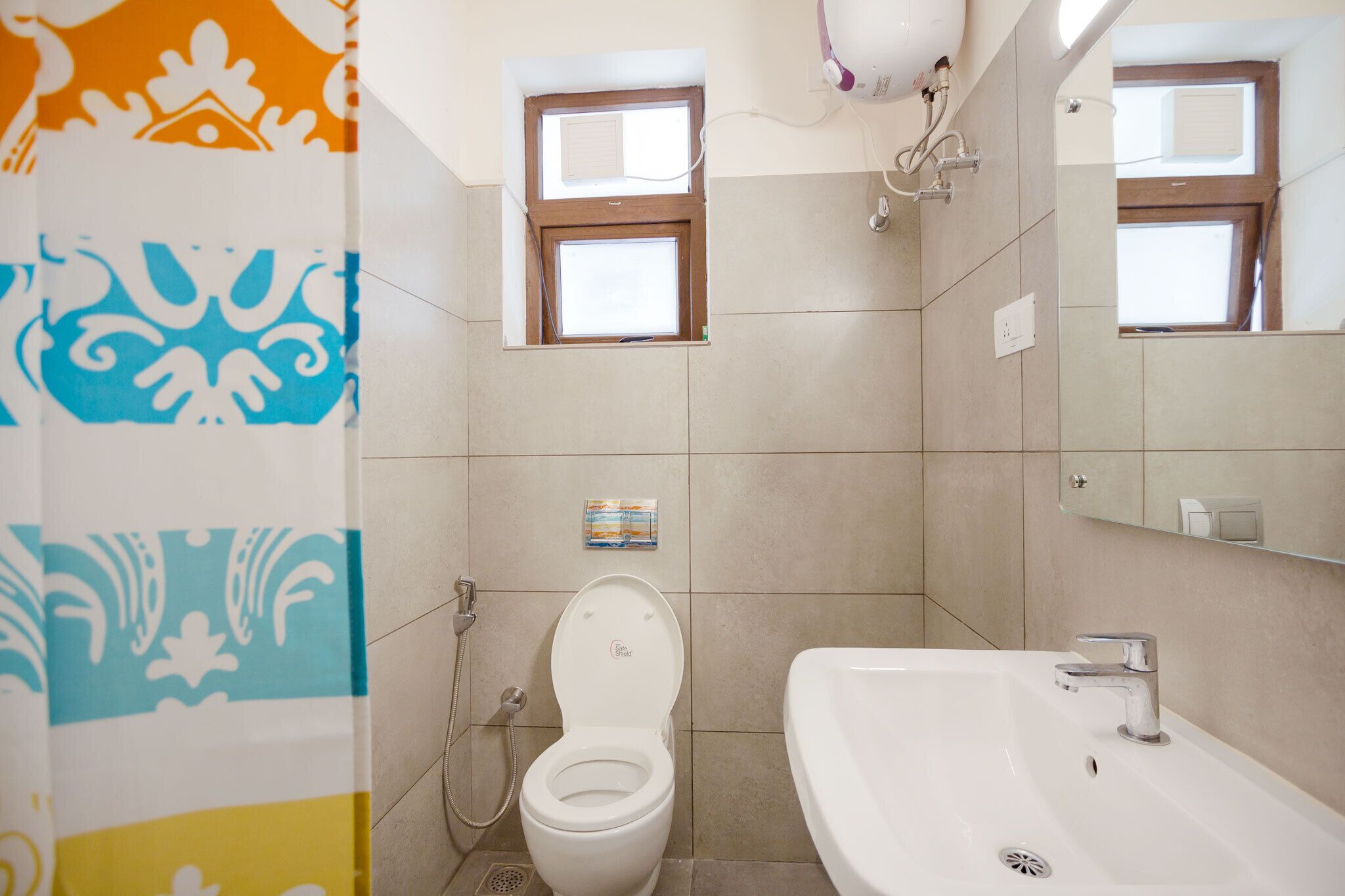 Twin Bedroom with Breakfast