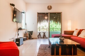 Fernseher, DVD-Player, Videothek, Stereoanlage