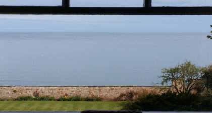 Sea View Apartment with commanding sea views in Crail