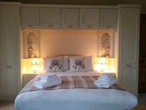 3 室のベッドルーム、アイロン / アイロン台、インターネット、ベッドシーツ