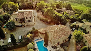 Piscina all'aperto, una piscina riscaldata