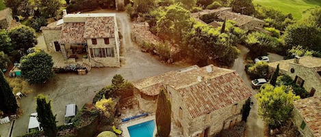 Piscina all'aperto, una piscina riscaldata