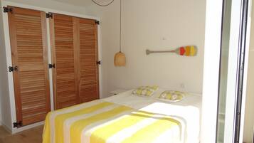 3 bedrooms, iron/ironing board, travel cot, WiFi