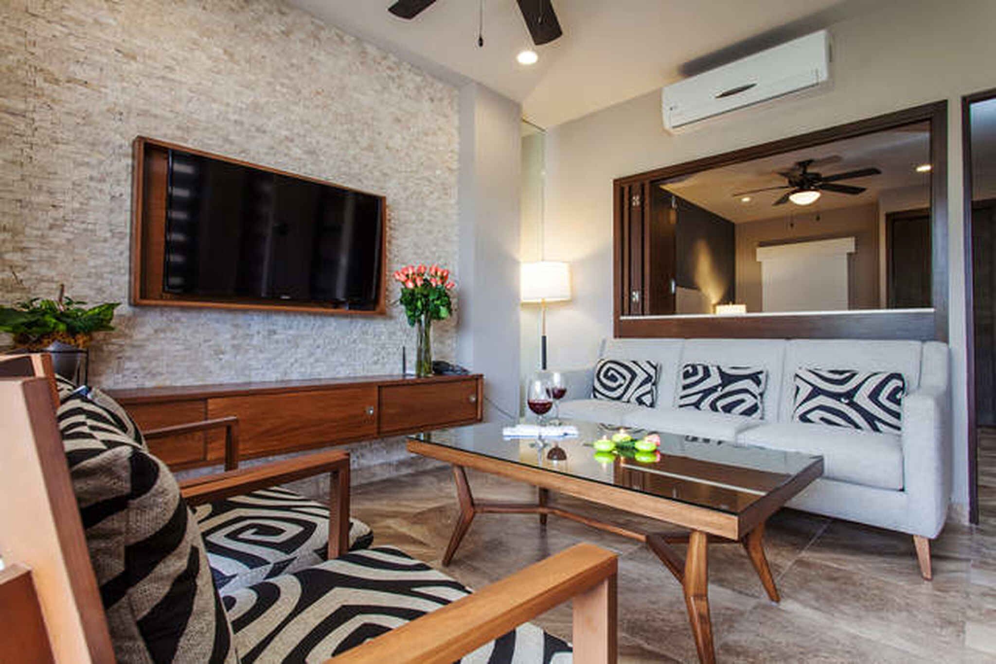 1 bed 1 bath Mountain View Suite · R307