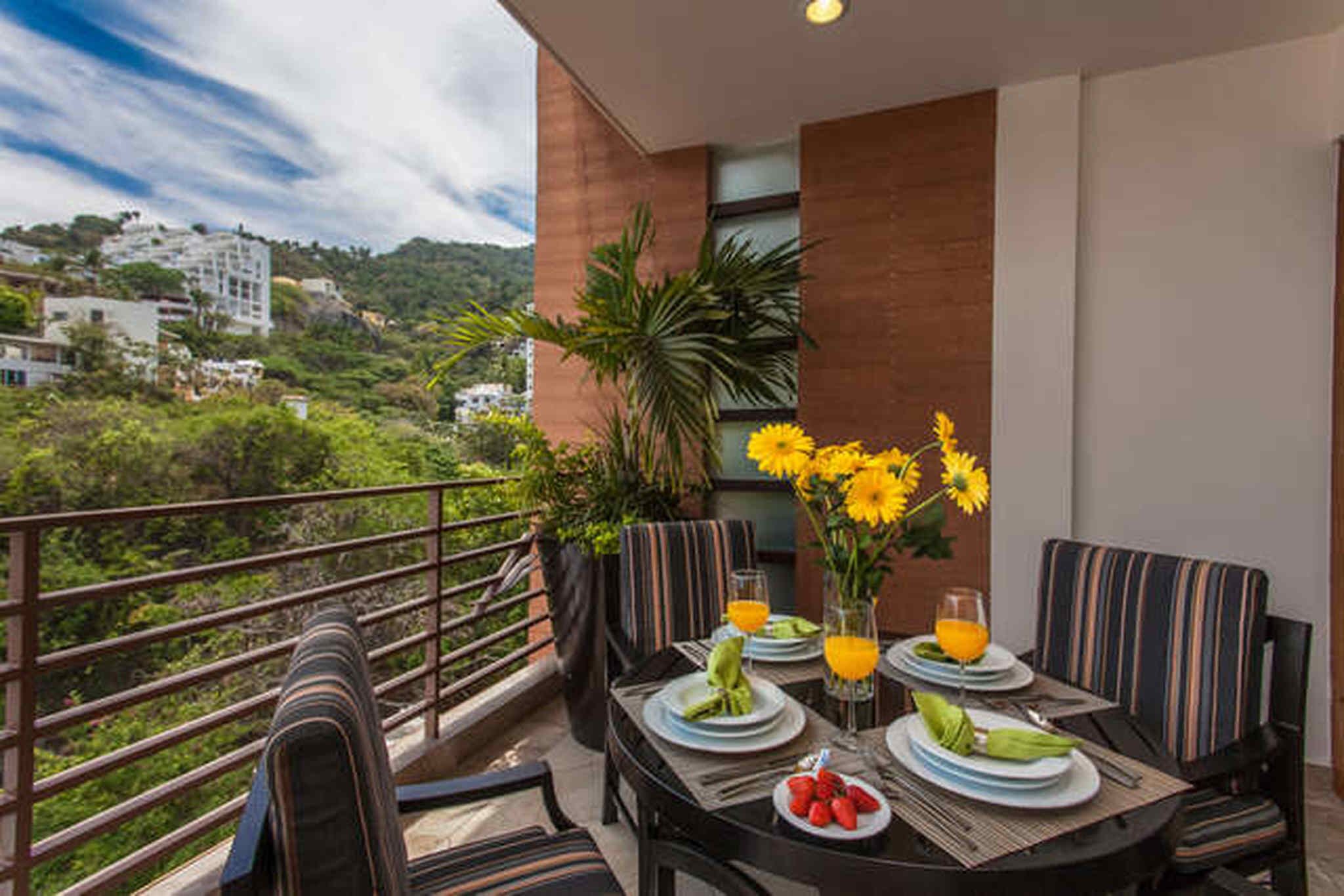 1 bed 1 bath Mountain View Suite · R307