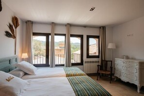 6 slaapkamers, een strijkplank/strijkijzer, reisbedje, gratis wifi